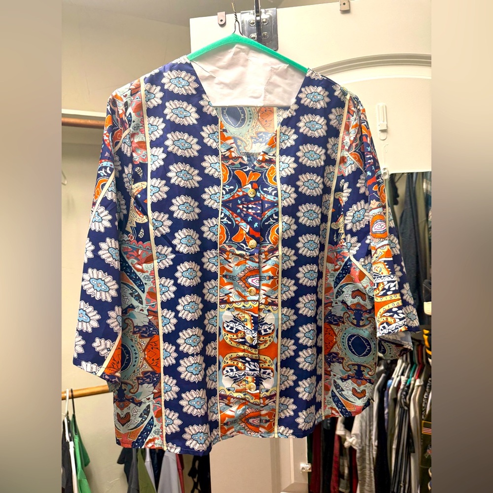 Flowy patterned blouse